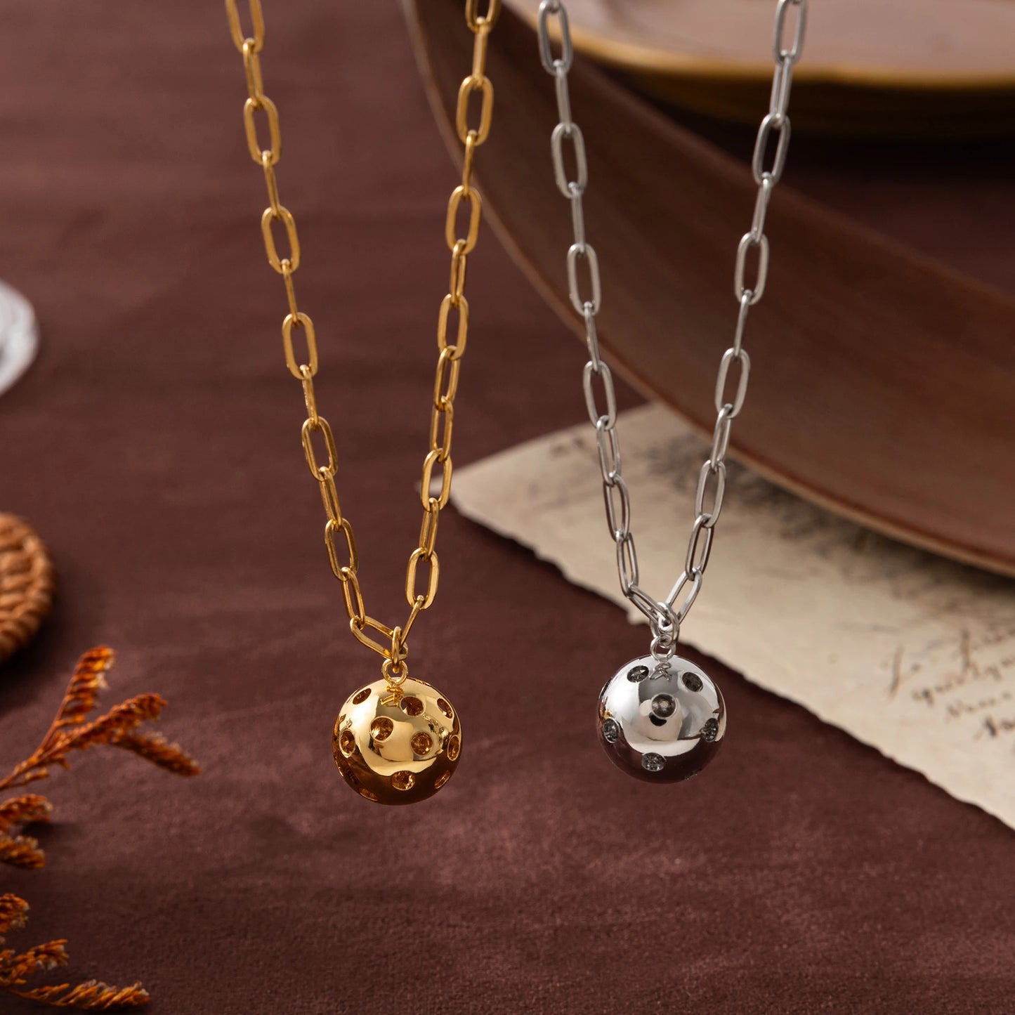 Stainless steel fashionable ball chain, fresh, sweet, trendy sports necklace pendant, gold-plated and color preserving