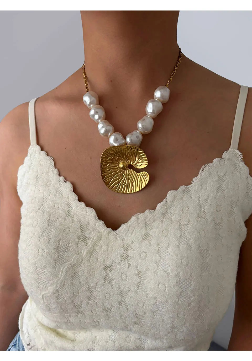 GHIDBK Exaggerated Punk Big Starfish Irregular Round Pendant Necklaces for Women Imitation Baroque Pearl Collarbone Chain Summer