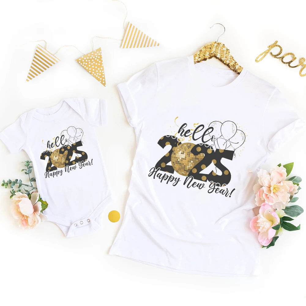 Hello 2025 Family Matching Outfits Happy New Year Dad Mom and Daughter Son Tshirt Baby Romper Family Look New Year's Clothes