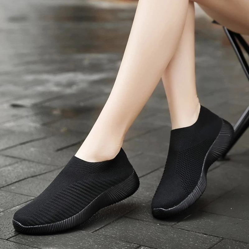 Ladies Casual Shoes Lightweight Comfortable Outdoor Walking Shoes Solid Color Soft Sole Slip-On Flats Sneaker Shoes For Women