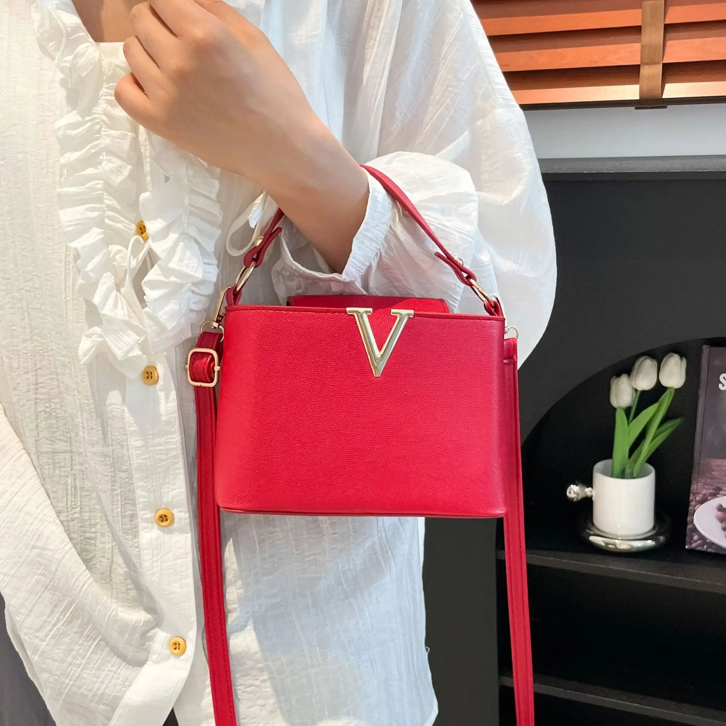 Luxury Women's Tote Bag, Chic V Shaped Stylish Pu Leather Bucket Bag, Top Cover Handbag Women Shoulder Crossbody Bag for Woman