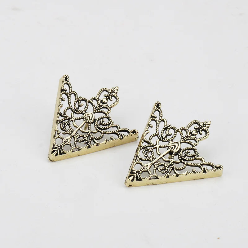 Fashion Classic Triangle Hollowed Out Shirt Collar Pin for Men Women Crown Collar Corner Badge Brooch Jewelry Accessories