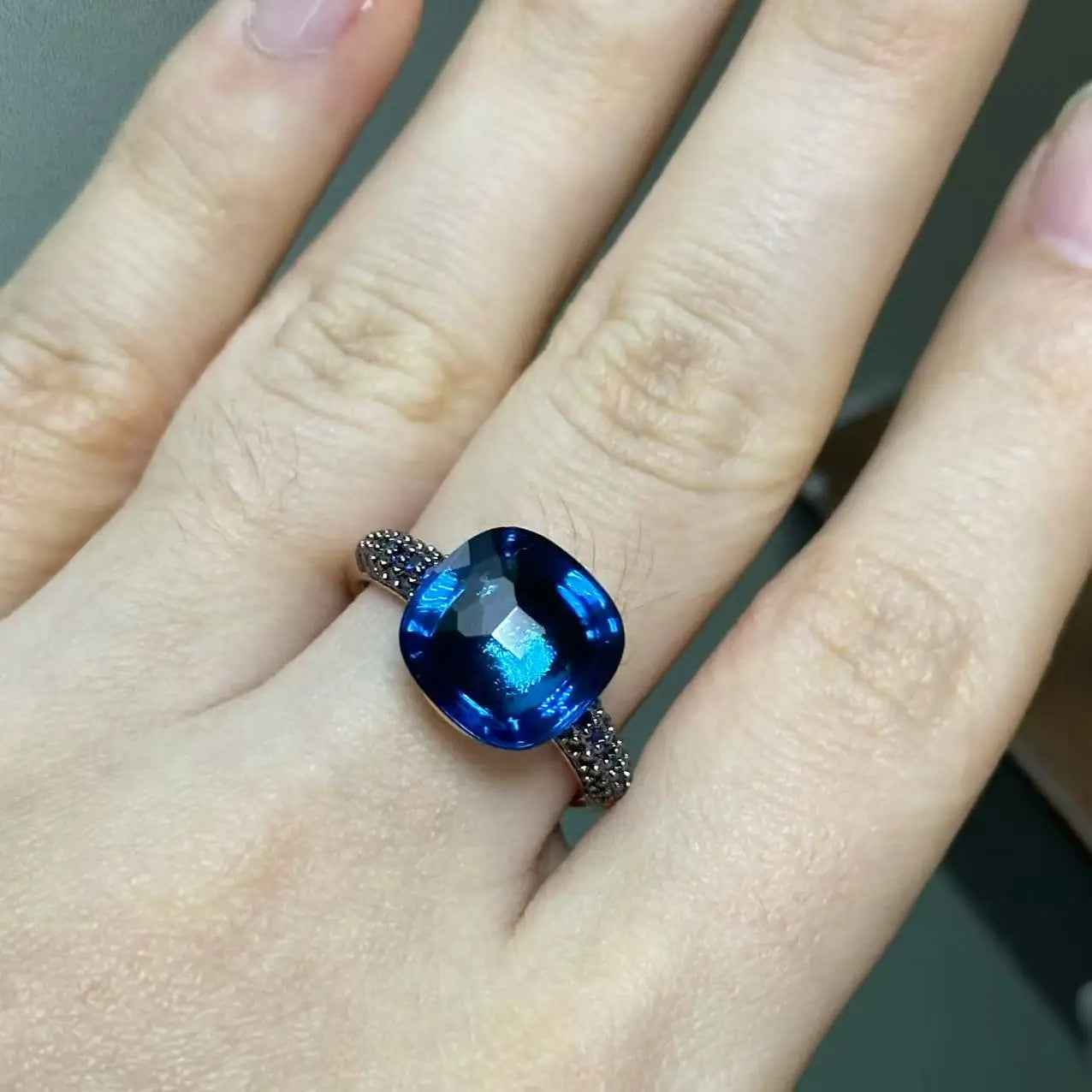 Flat Ring For Women Candy Color Crystal Ring Inlay Blue Zircon with Blackgun Plated Party Gift Fashion Jewelry For Women
