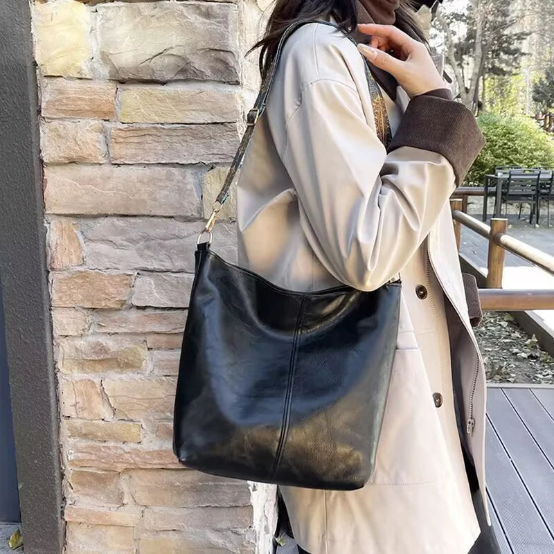 Fashion Minimalist Retro Leather Shoulder Tote, Trendy Printed Strap Design for Street Style and Weekend Outings