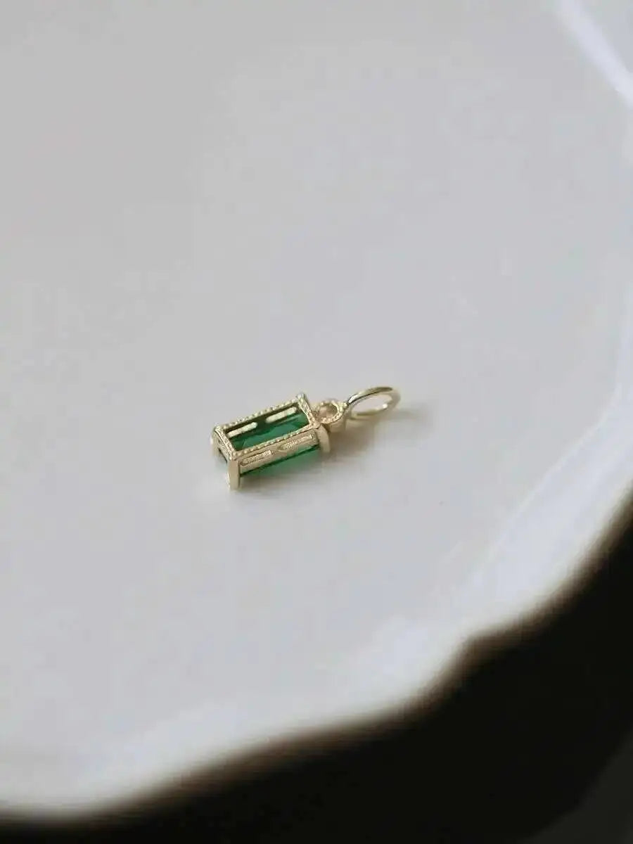 GOLDtutu Pure 9K Gold Necklace Pendant for Grandmother Green Rectangular Diamond, Mini Temperament Retro, kj450