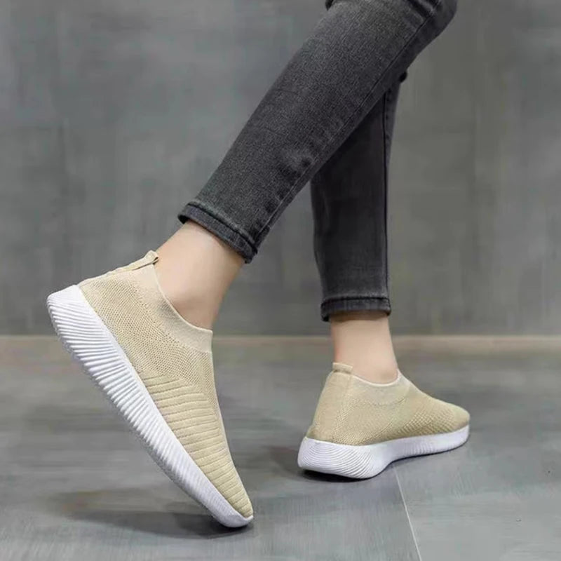 Ladies Casual Shoes Lightweight Comfortable Outdoor Walking Shoes Solid Color Soft Sole Slip-On Flats Sneaker Shoes For Women