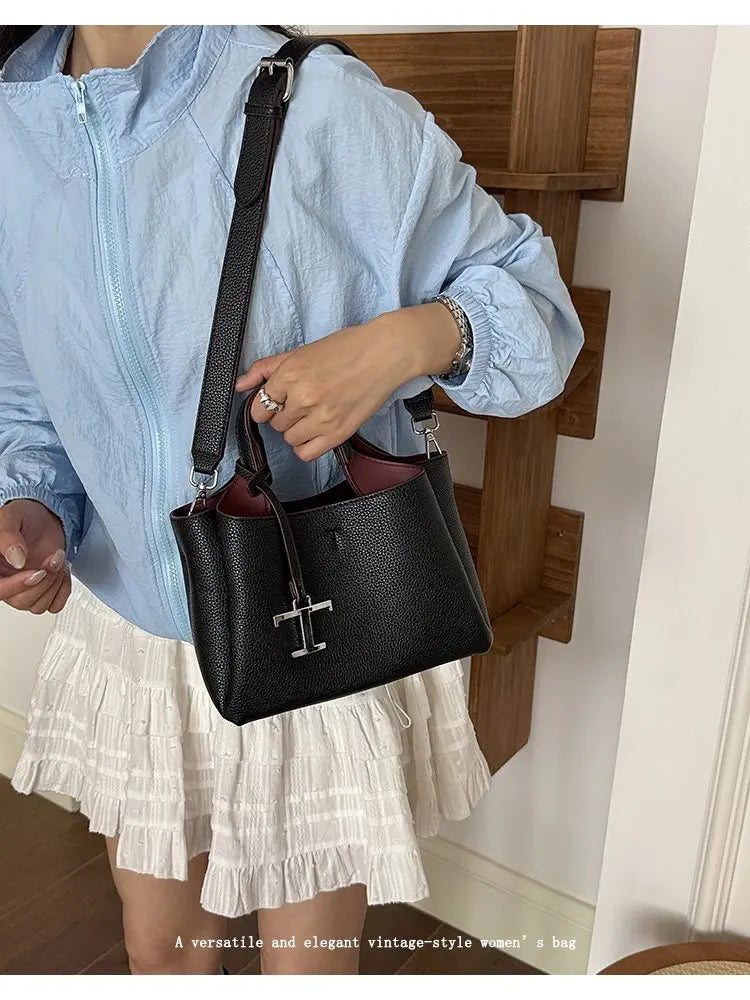 Unique High-End Leather Diaper Bag: Elegant Crossbody Messenger Bag For Women With Vintage Designer Look And Large Capacity