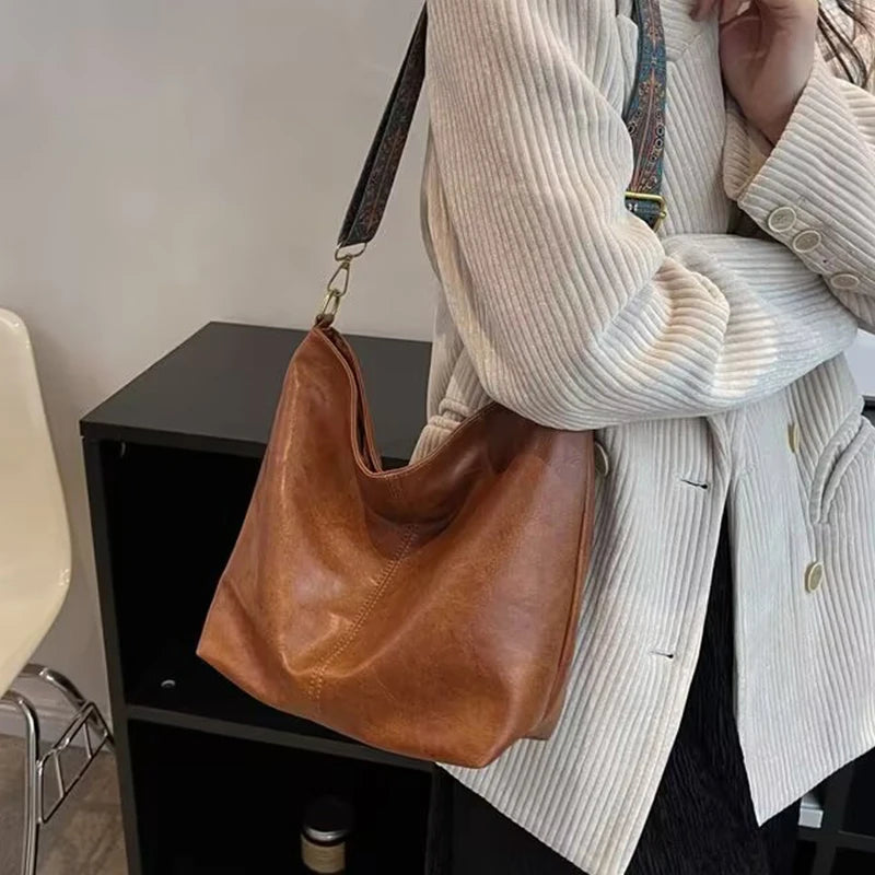 Fashion Minimalist Retro Leather Shoulder Tote, Trendy Printed Strap Design for Street Style and Weekend Outings