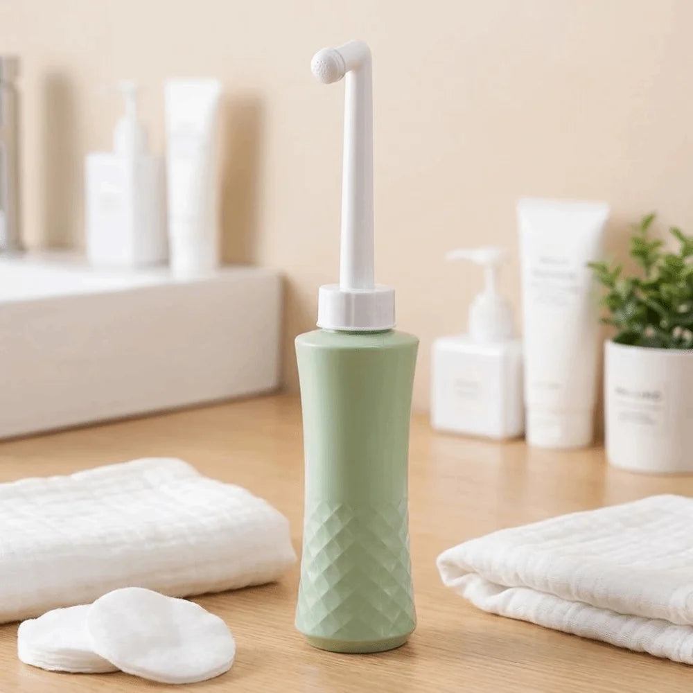 Essentials Easy Squeeze Mom Peri Bottle Portable Angled Nozzle Perineal Bottle Lightweight Female Wash Bottle Feminine Hygiene