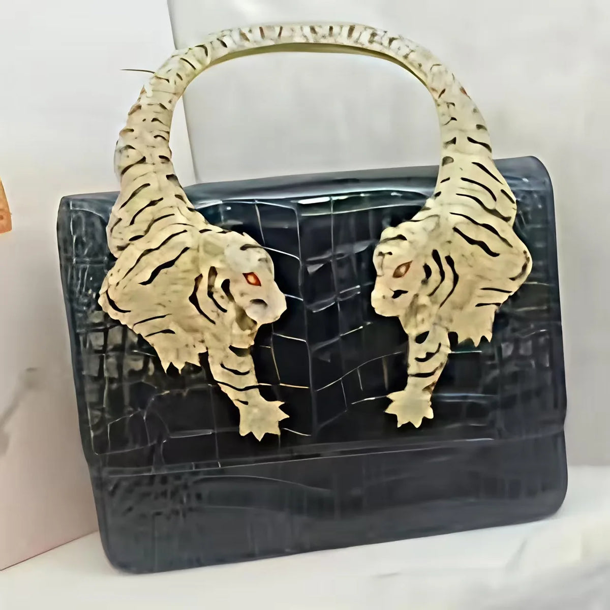Chic Handbags For Women In Genuine Leather, By Luxury Brand With Decorative Elements, Timeless And Versatile Accessory