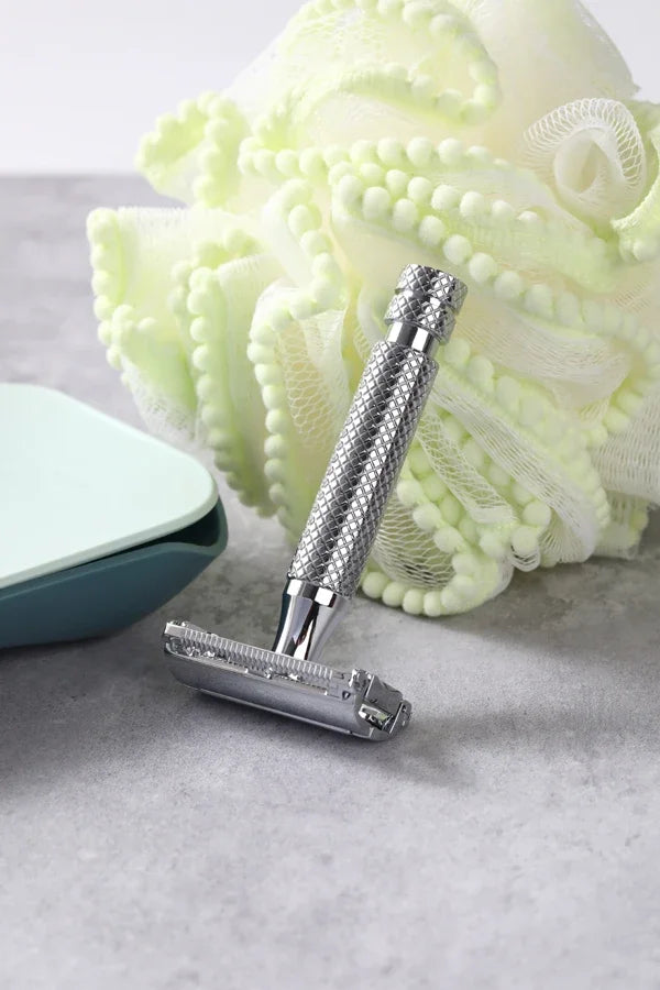 Yaqi Monarch Chrome Color Safety Razor 0.90mm Blade Gap 85MM Handle Length And 13.5MM Diameter For Mens Precise Shave Experience