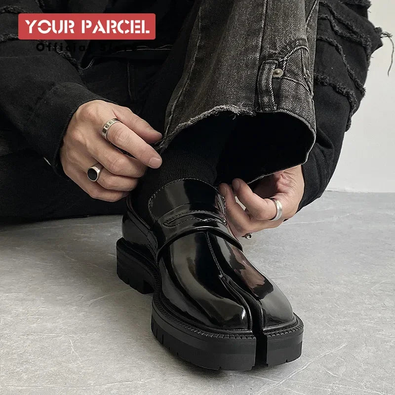 Split toe horseshoe shoes for men's thick sole Loafer shoes Tabi shoes patent leather Korean version trend casual leather shoes