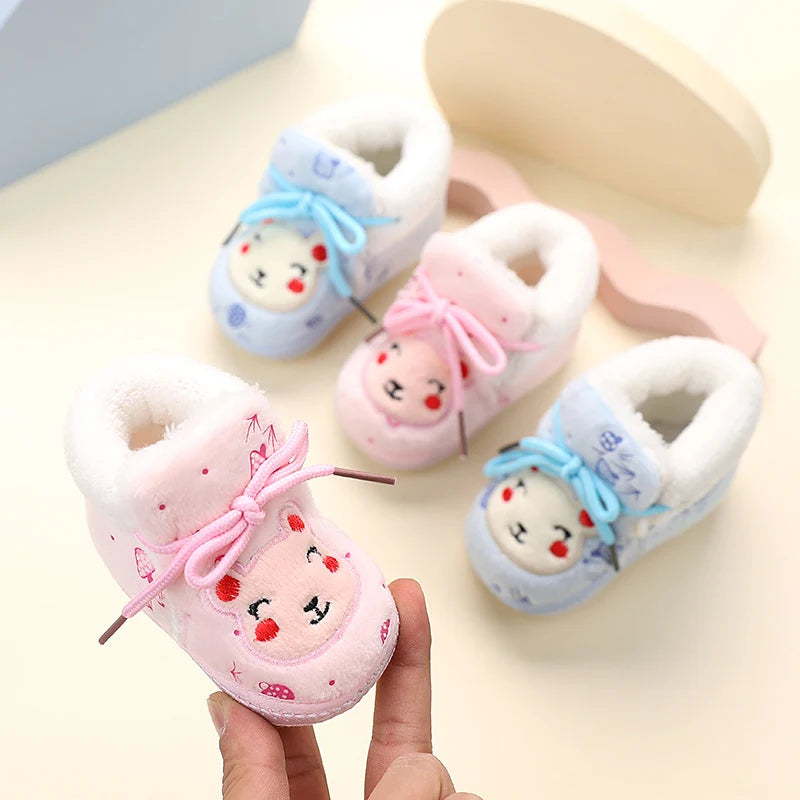 Baby Walking Shoes with Warm Plush Kids First Walker Boots Comfortable Cute 2025 Winter New Girls Casual Boots with Cute Bears
