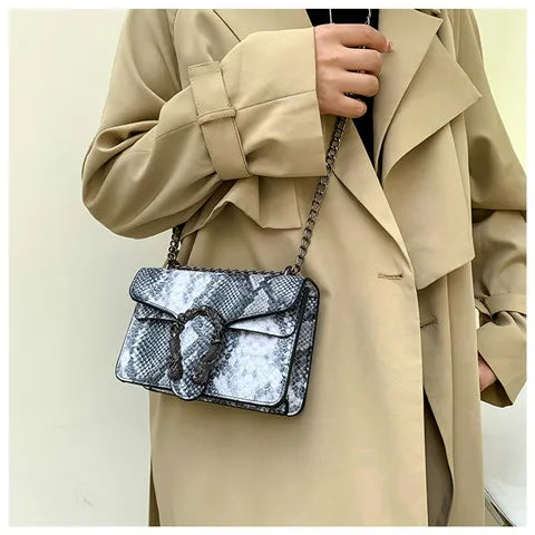 2025 New Vintage Intricate Embroidery Small Crossbody Bag for Women Luxury Craftsmanship Office To Outing Transition Timeless