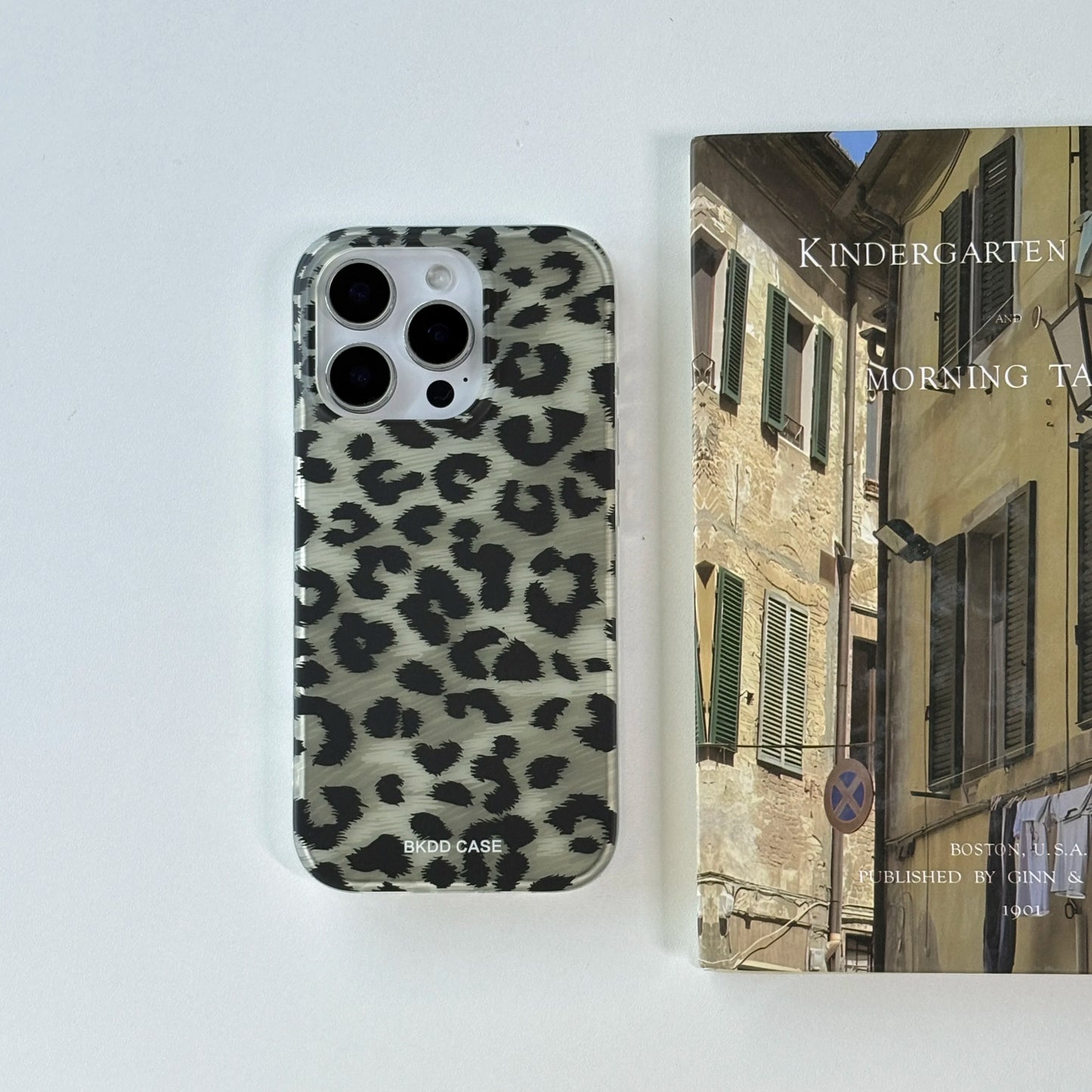 Fashion Chic Matte Grayish-Green Leopard Print Hawksbill Turtle Protective Phone Case Suitable for iPhone 13 14 15 16 Pro Max
