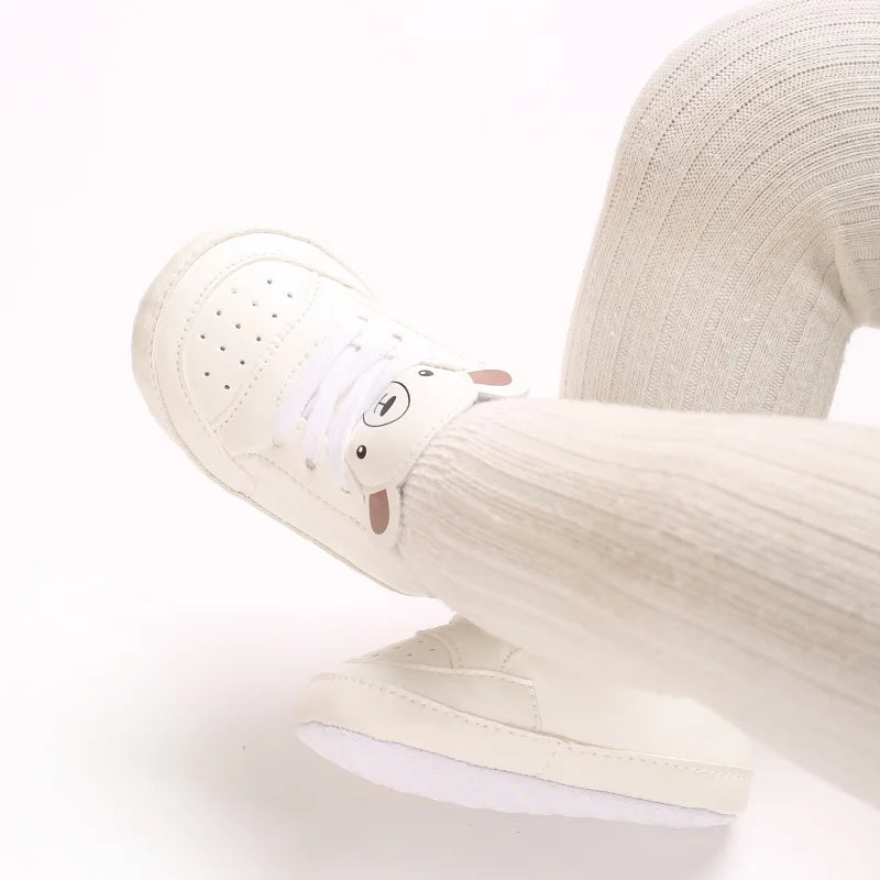 Comfortable Beginner Walking Shoes Breathable Fabric Soft Sole Design Suitable for All Seasons Indoor And Outdoor