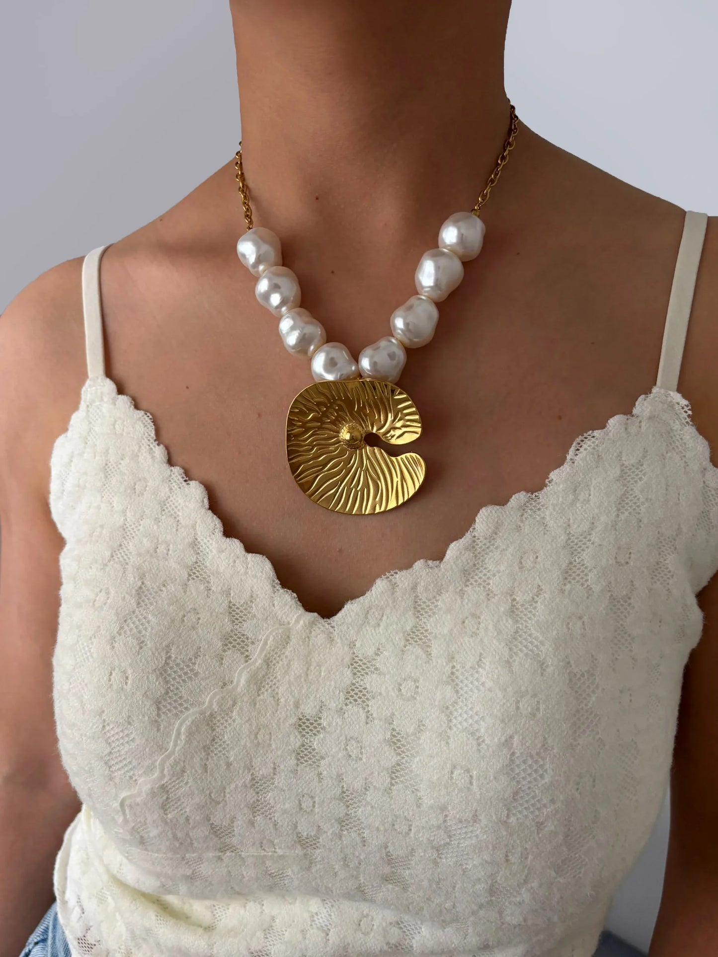 GHIDBK Exaggerated Punk Big Starfish Irregular Round Pendant Necklaces for Women Imitation Baroque Pearl Collarbone Chain Summer