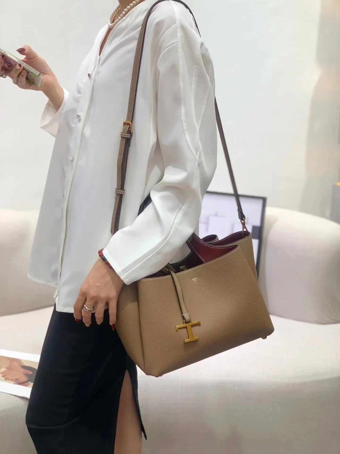 Fashionable Minimalist Diaper Bag: Elegant Crossbody Messenger Bag For Women With Luxury Designer Logo And Large Capacity