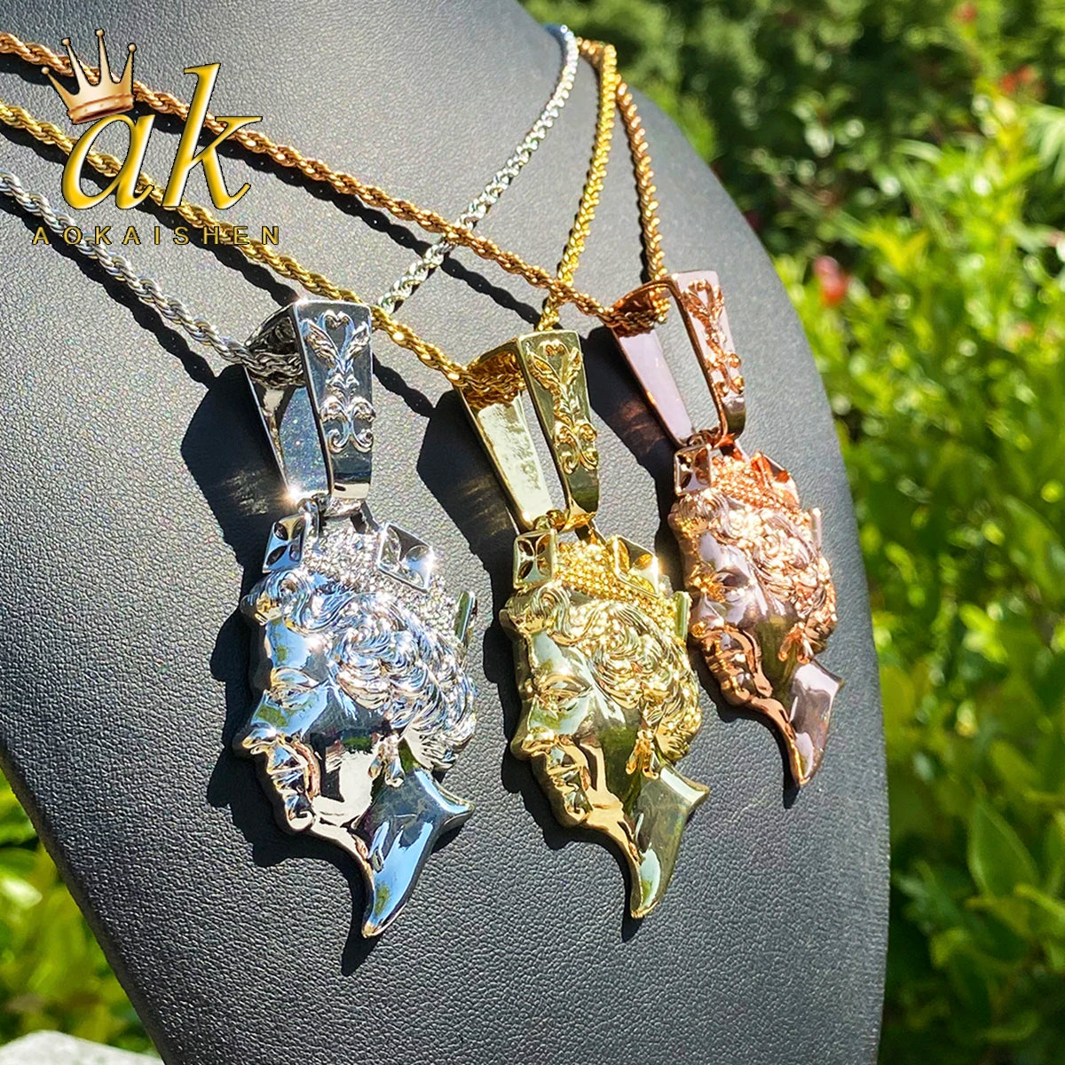 Aokaishen Iced Out United kingdom Queen Head Necklace Pendant  for Men Real Gold Plated 5A Cubic Zirconia Hip Hop Jewelry