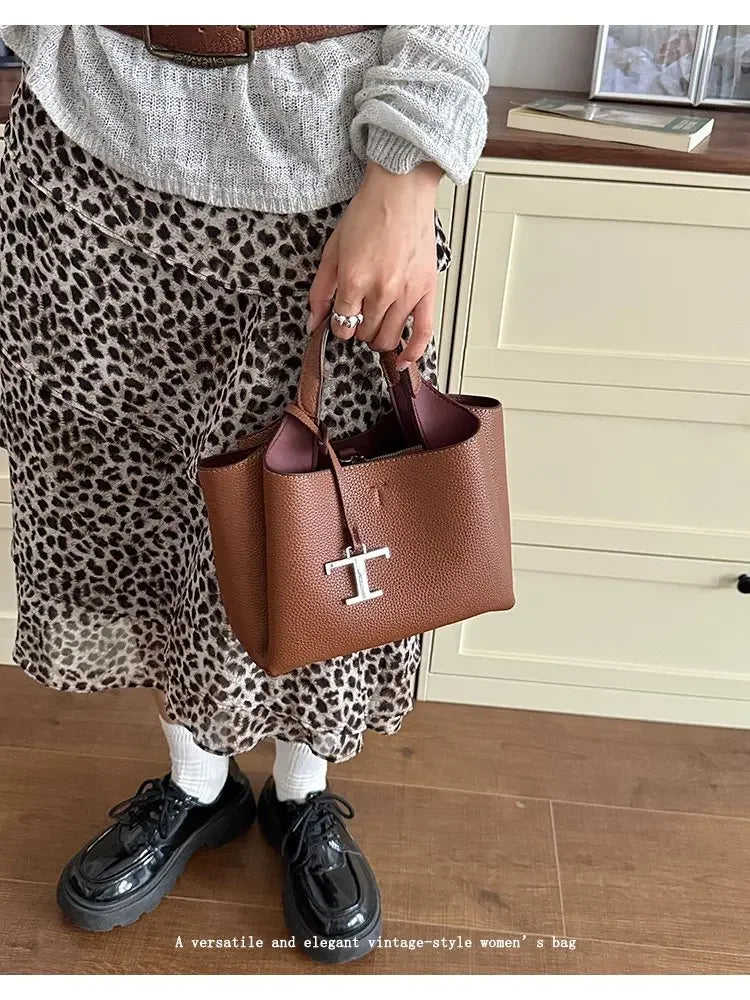 Unique High-End Leather Diaper Bag: Elegant Crossbody Messenger Bag For Women With Vintage Designer Look And Large Capacity