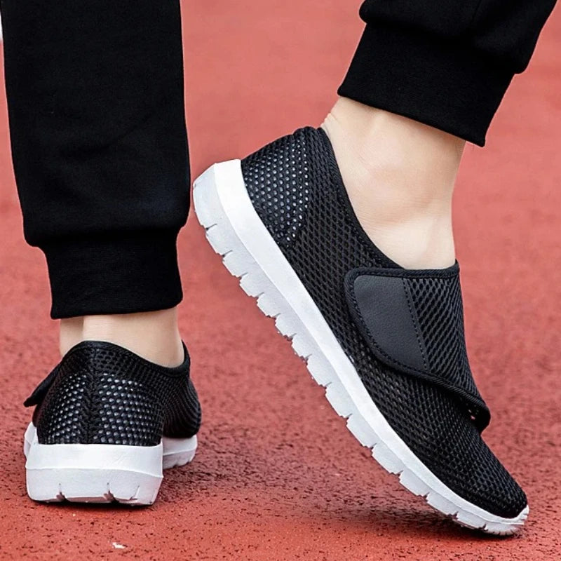 New Summer Walking Sports Shoes for Men's Casual Wear, Featuring Ultra-light Mesh Soft Soles and Anti-slip Properties