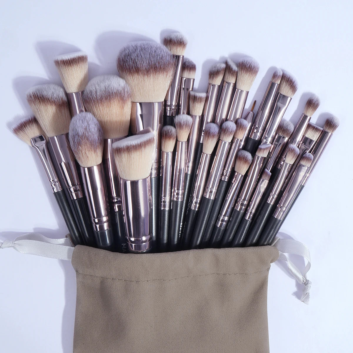 Professional Makeup Brush Set 30pcs Foundation Concealers Eye Shadows Powder Blush Blending Brushes Beauty Tools with Bag Kit
