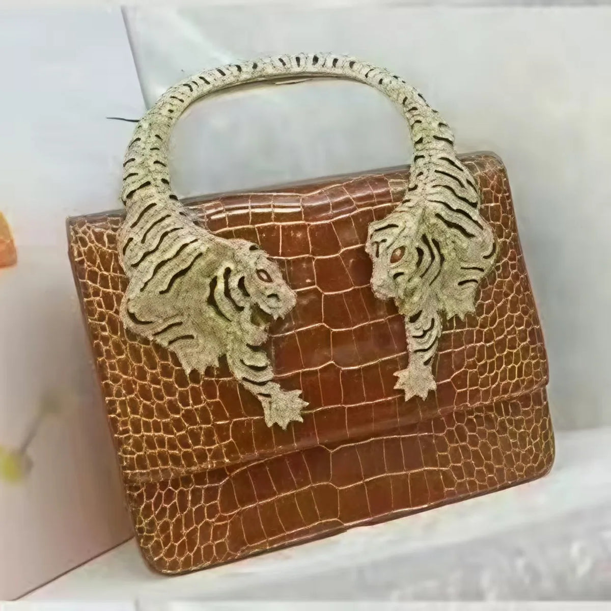 Chic Handbags For Women In Genuine Leather, By Luxury Brand With Decorative Elements, Timeless And Versatile Accessory