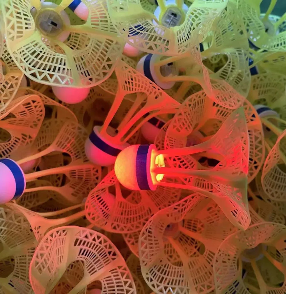 LED Luminous Badminton Shuttlecock Glow in The Dark Nylon Birdies Windproof Outdoor Night Training Sports Fitness Green Red