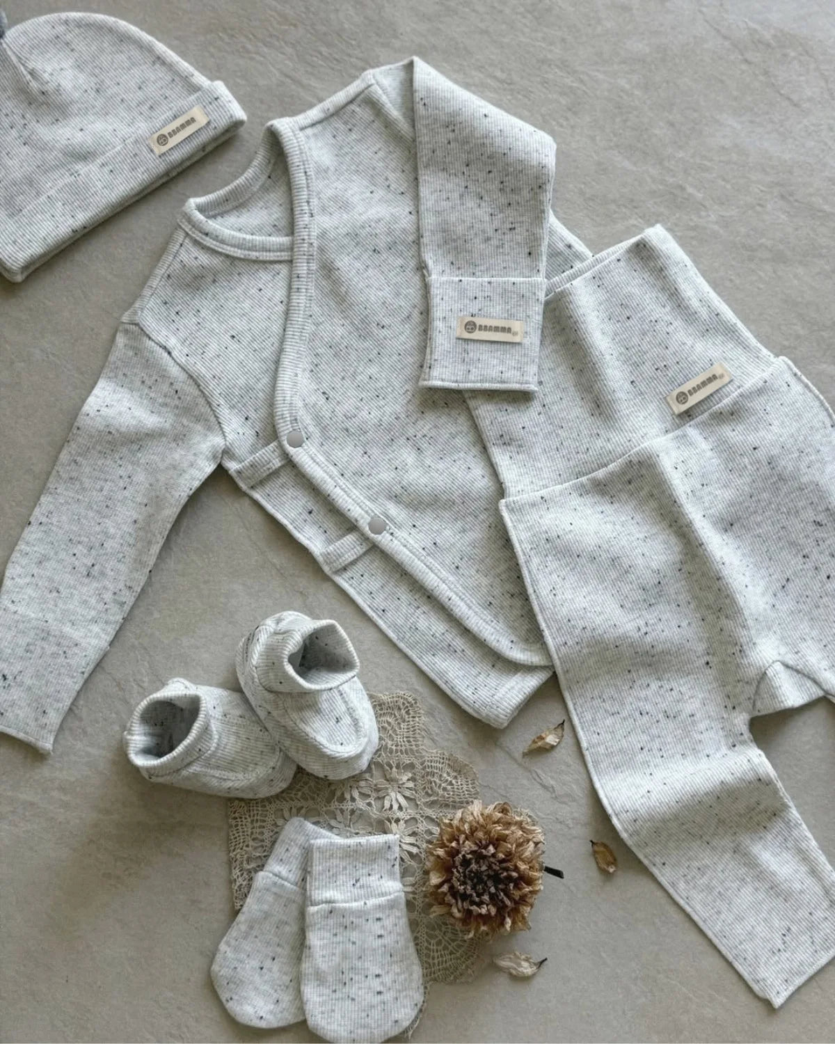 2026 Autumn New Baby Home Clothes Set Infant Boy Girl Long Sleeve Tops + High Waisted Pants + Hat 3pcs Suit Newborn Outfits