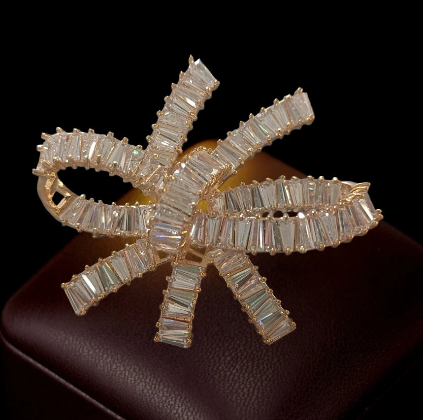 2026 Woman Brooches Luxury Designer Rose Butterfly Dragonfly Vase Bow Broche Pin Micro-inlaid Zircon Elegant Coat Accessories
