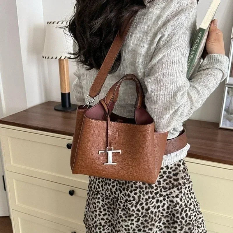 Unique High-End Leather Diaper Bag: Elegant Crossbody Messenger Bag For Women With Vintage Designer Look And Large Capacity