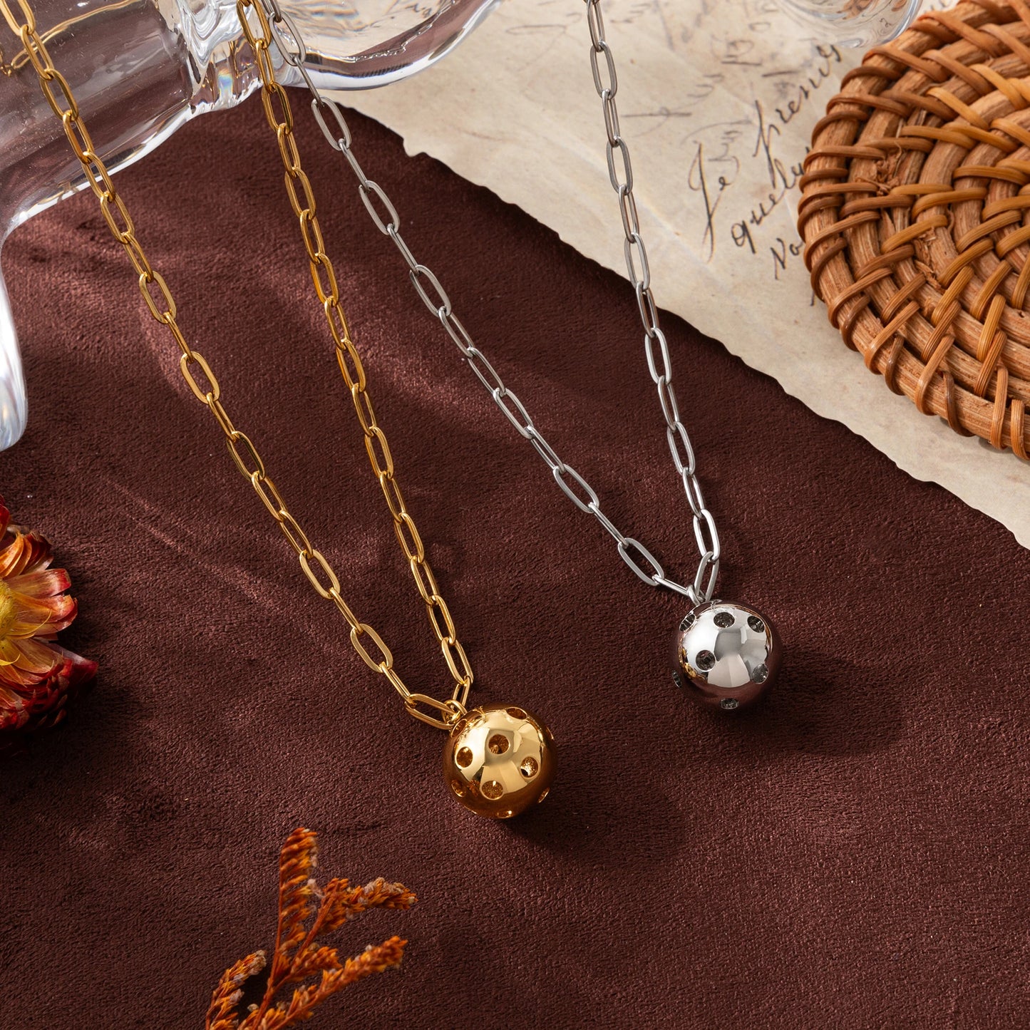 Stainless steel fashionable ball chain, fresh, sweet, trendy sports necklace pendant, gold-plated and color preserving