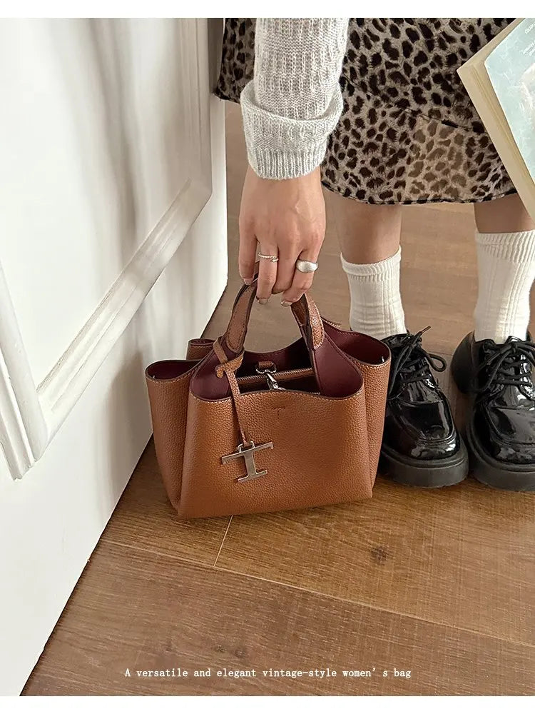 Unique High-End Leather Diaper Bag: Elegant Crossbody Messenger Bag For Women With Vintage Designer Look And Large Capacity