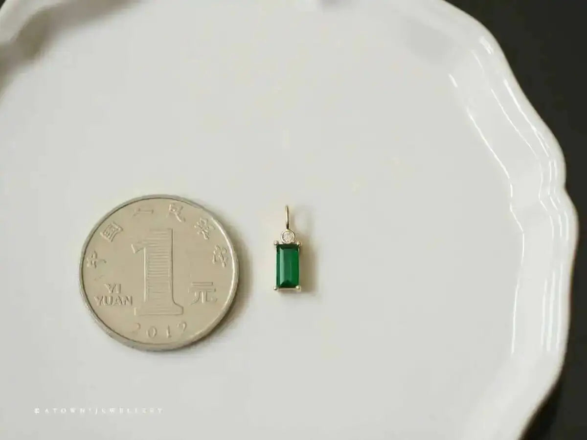 GOLDtutu Pure 9K Gold Necklace Pendant for Grandmother Green Rectangular Diamond, Mini Temperament Retro, kj450