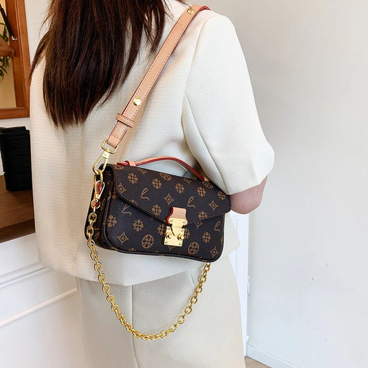 Elegant Women's Messenger Bag in Leather, Crossbody Shoulder Bag for Fashionable Ladies, Luxury Brand Handbags