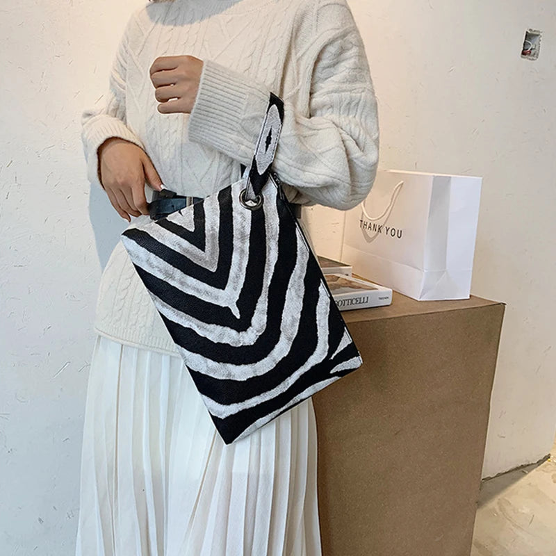 Fashion Luxury Handbags Women Bag PU Leather Clutch Ladies Evening Envelope Bag Female Day Clutches Purse Portable Wristlet Bag
