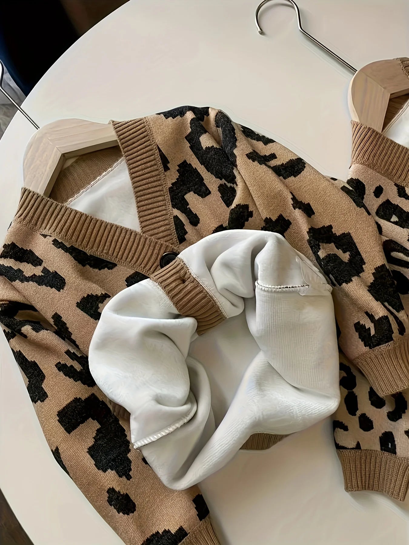 Children's Autumn and Winter Velvet Thickeneded Warm V Neck Leopard Print Knitwear Cardigan Knitwear