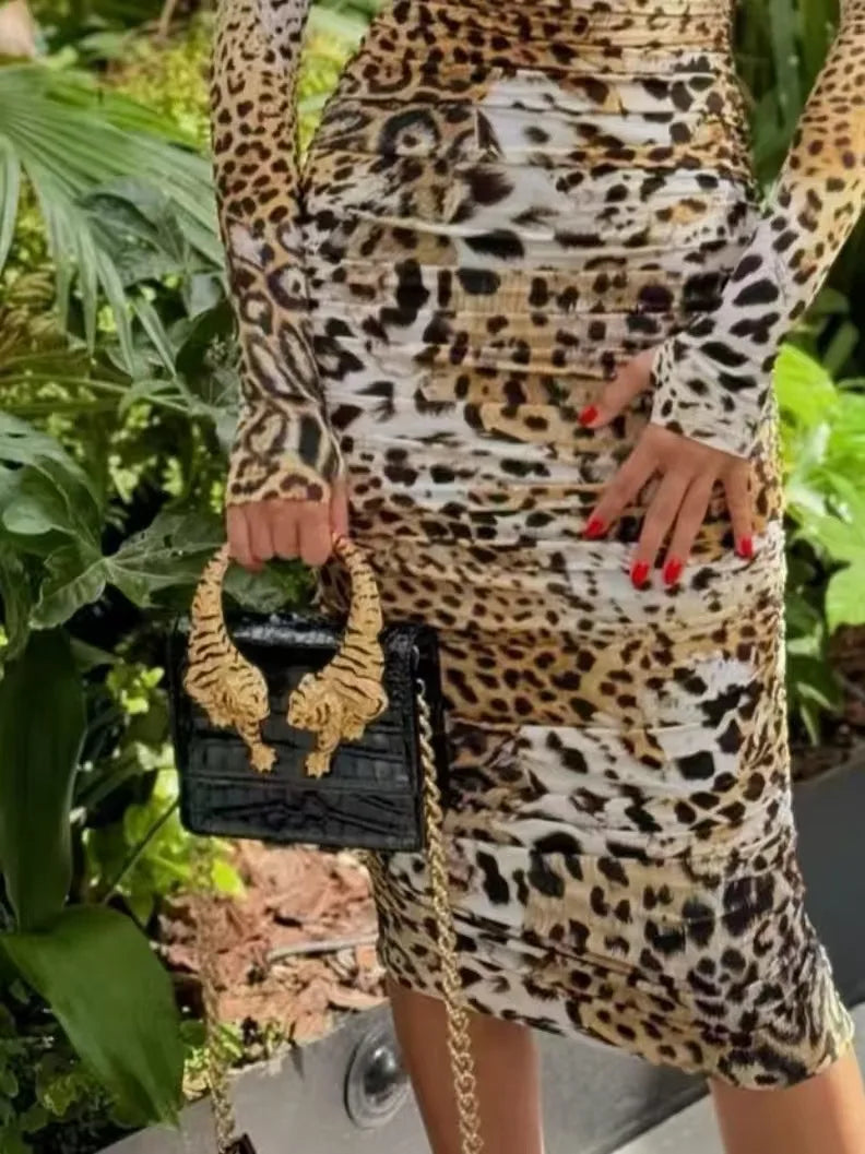 Chic Handbags For Women In Genuine Leather, By Luxury Brand With Decorative Elements, Timeless And Versatile Accessory